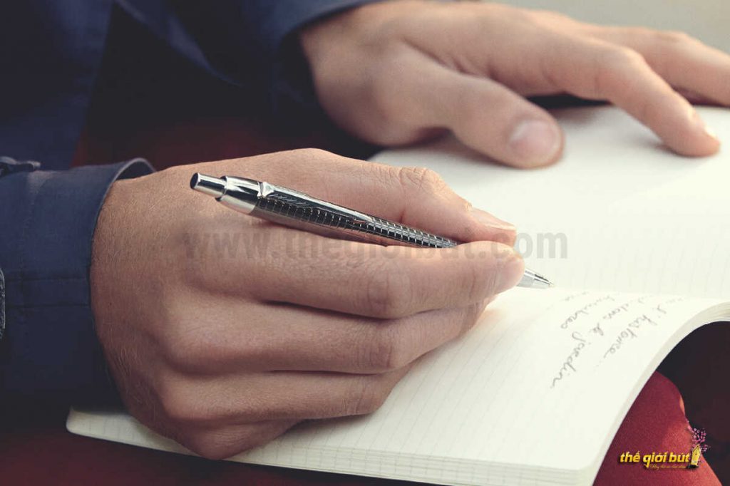 Bút bi Parker IM Premium 2017 Dark Espresso Chiselled CT Ballpoint Pen