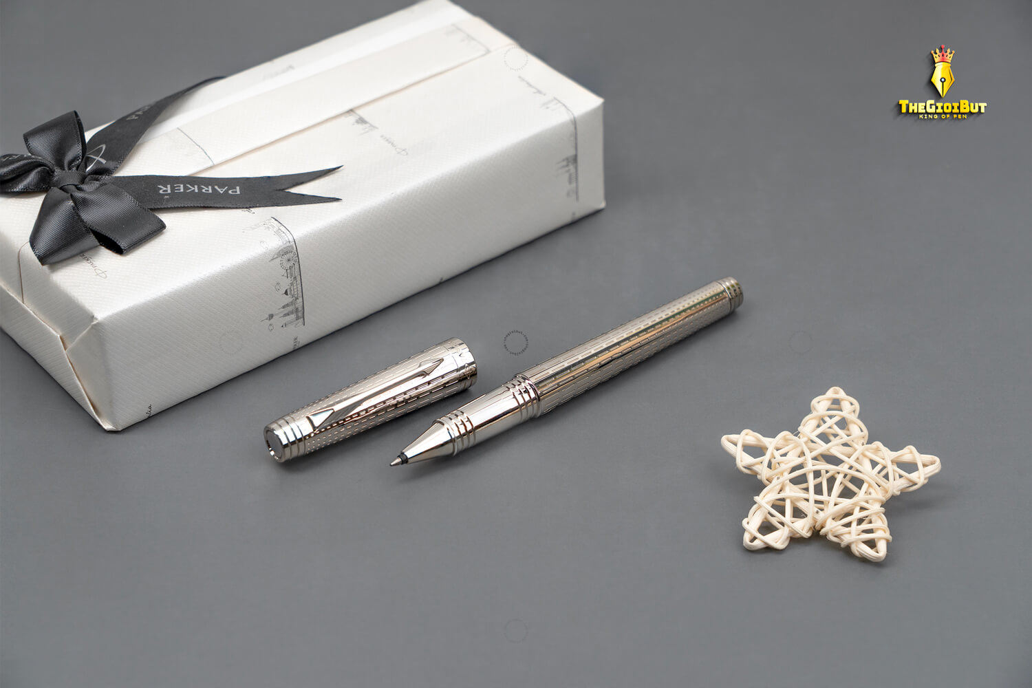 Parker Premier Deluxe Chiselling Silver Rollerball Pen S0887990 802