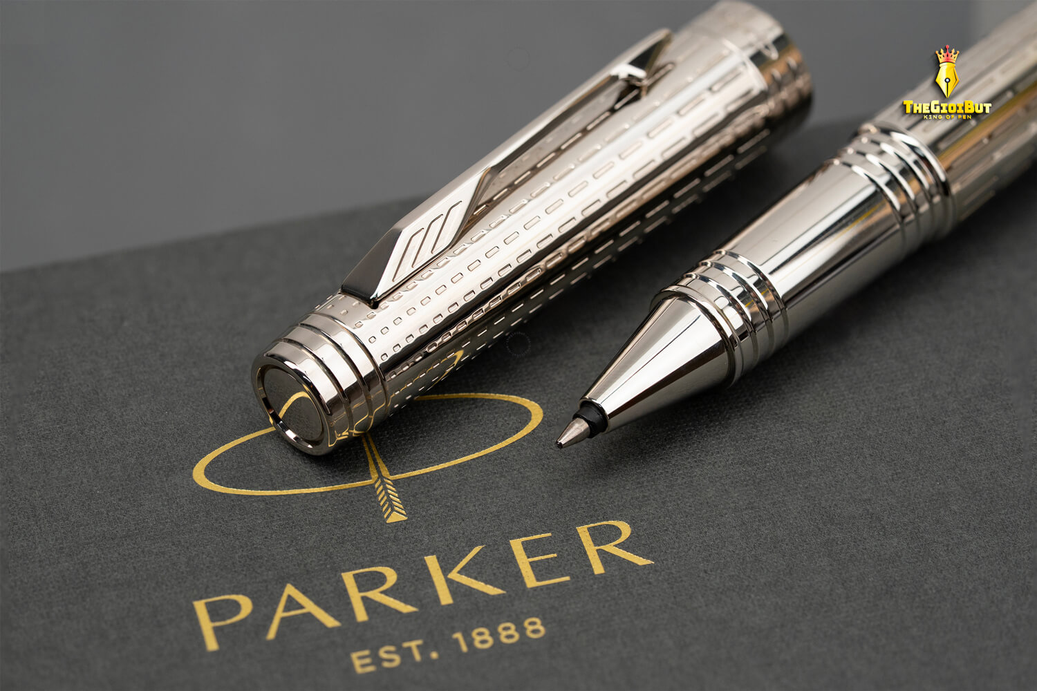 Parker Premier Deluxe Chiselling Silver Rollerball Pen S0887990 803