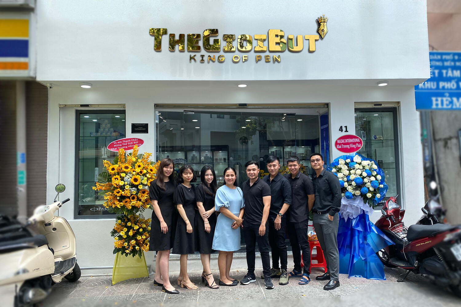 Showroom The Gioi But 41 Dinh Tien Hoang Web