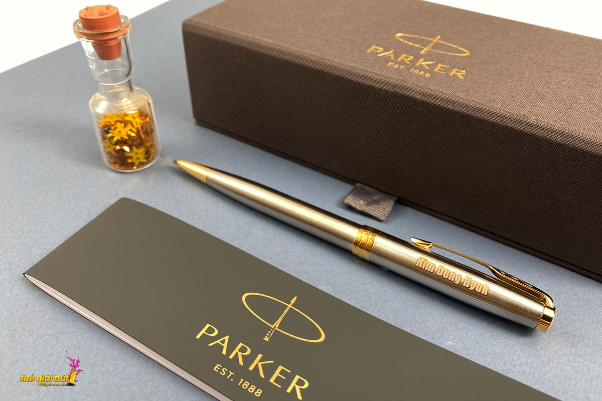 Bút bi Parker Sonnet Stainless Steel GT Ballpoint Pen 1931507