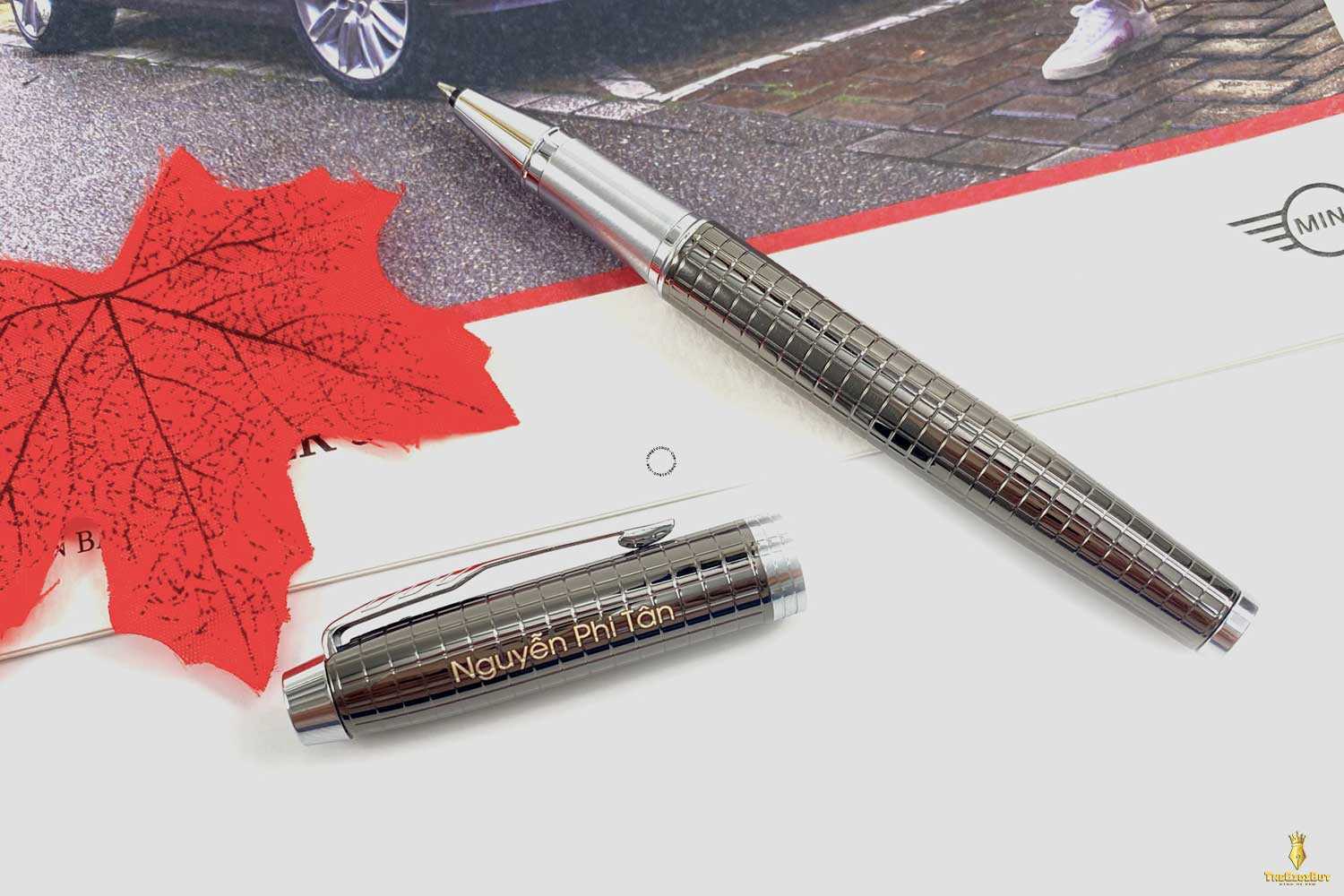 Bút dạ bi Parker IM Premium 2017 Dark Espresso Chiselled CT Rollerball 1931682