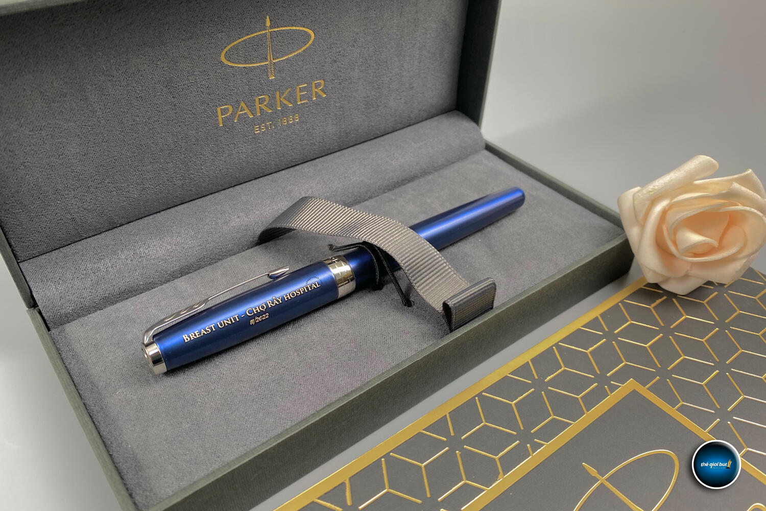 Bút máy Parker Sonnet Subtle Blue Lacquer CT Fountain Pen 1945364