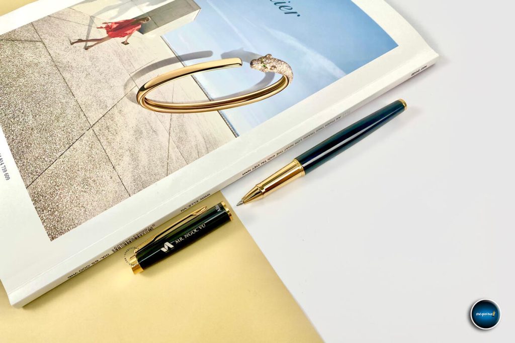 Hình ảnh thực tế bút dạ bi Allan D’lious AG4444