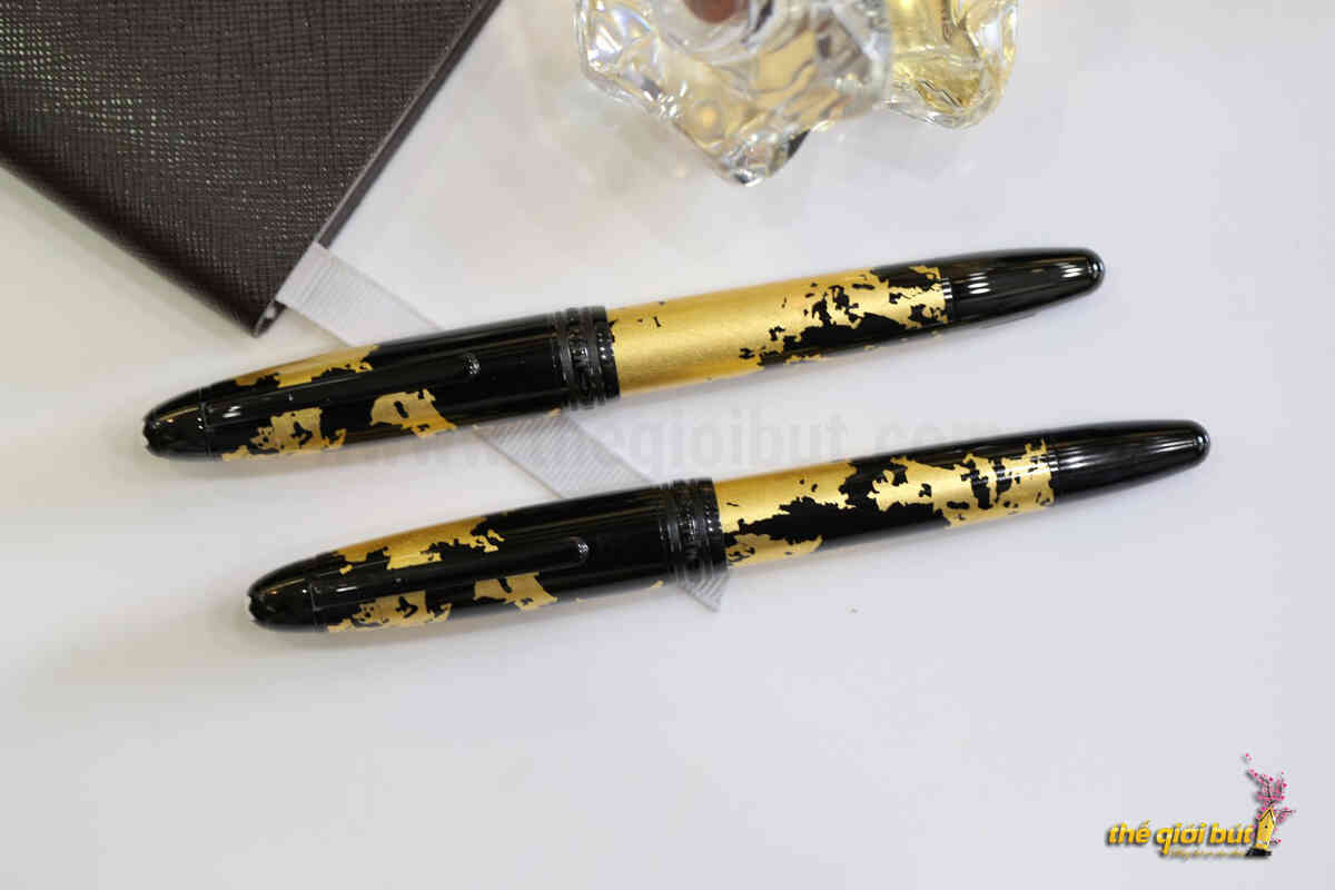 Bút dạ bi Montblanc Meisterstuck Solitaire Gold Leaf Calligraphy Rollerball 119689