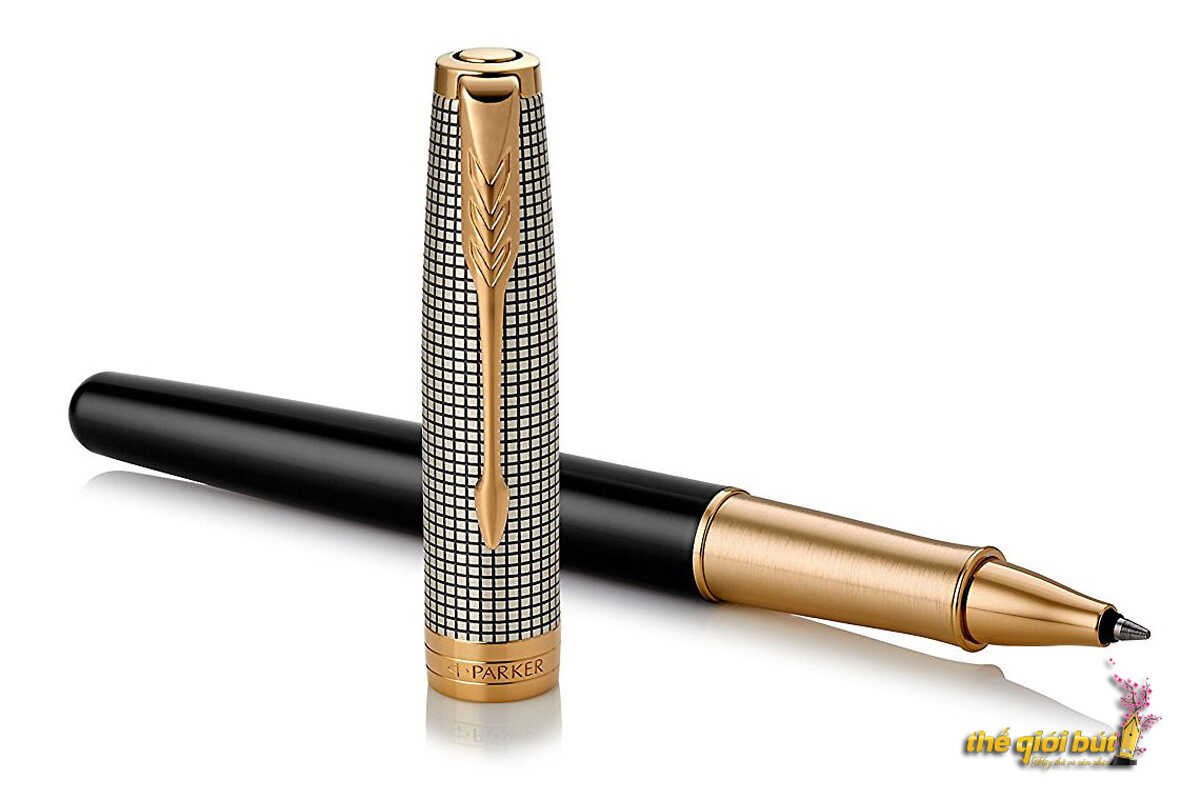 Bút dạ bi Parker Sonnet 2017 Chiselled Silver Black GT Rollerball