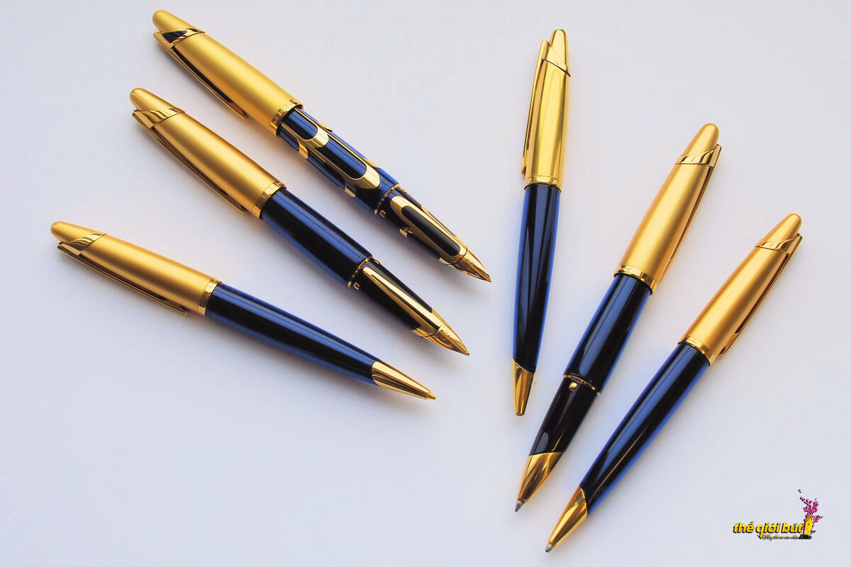 Waterman Edson Sapphire Blue Fountain Pen