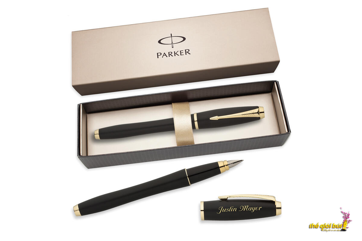 Bút máy Parker Urban Muted Black Lacque GT Fountain Pen S0850640