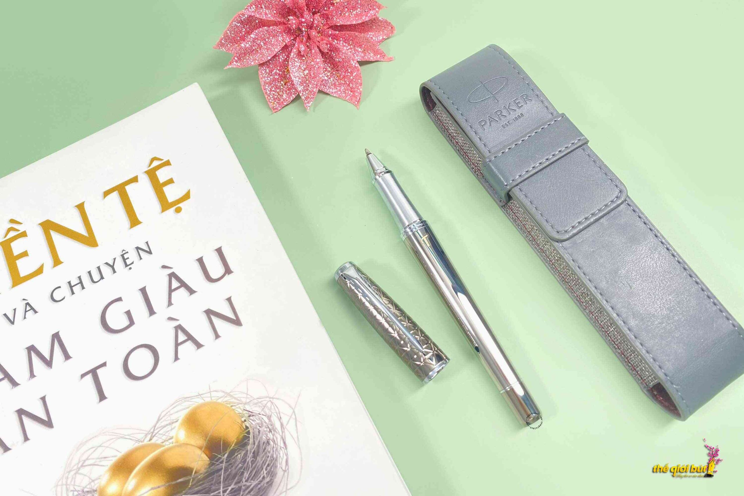 Bút dạ bi Parker Urban Premium Silvered Powder CT Rollerball 1931586