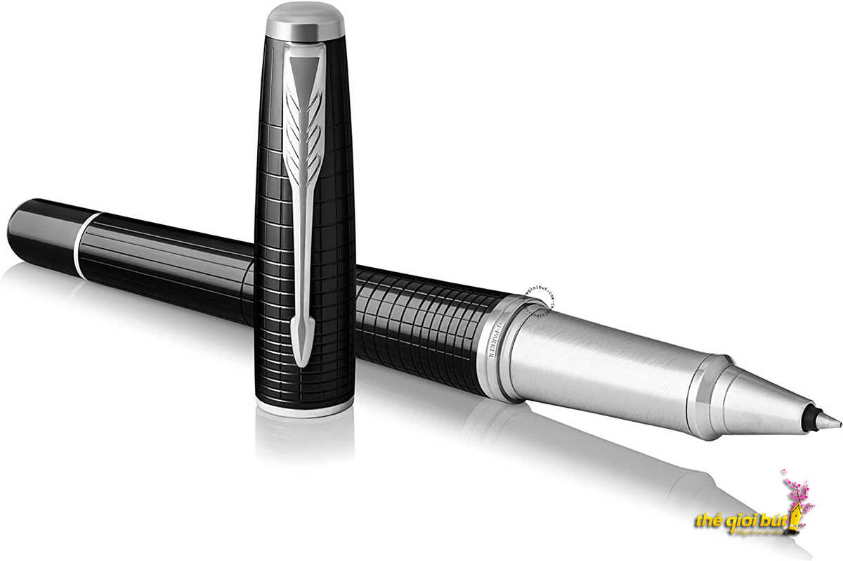 Bút dạ bi Parker Urban Premium Ebony Metal CT Rollerball 1931614