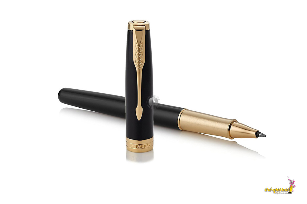 Bút dạ bi Parker Sonnet 18K Black Lacquer GT Rollerball Pen