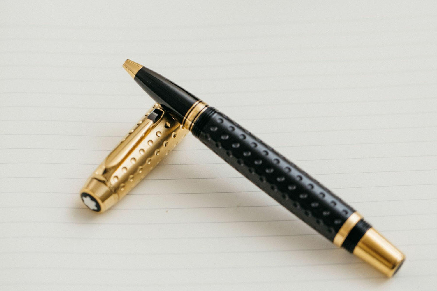 Bút dạ bi MontBlanc Boheme Doue Gold Plated Rollerball Pen 36006