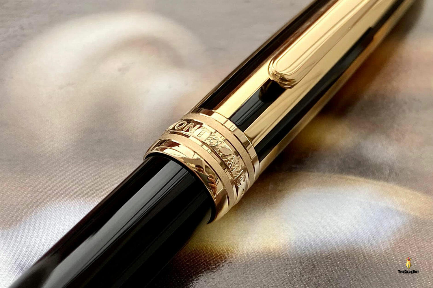 Bút dạ bi Montblanc Meisterstuck Solitaire Doue Gold and Black Classique Rollerball 35989