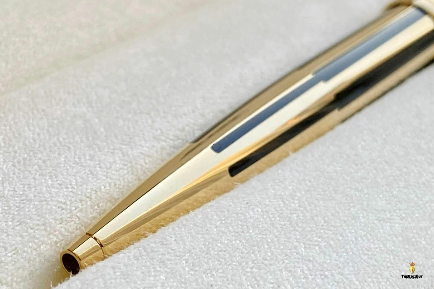 Bút bi Montblanc Meisterstuck Solitaire Gold and Black Classique Ballpoint Pen 35981