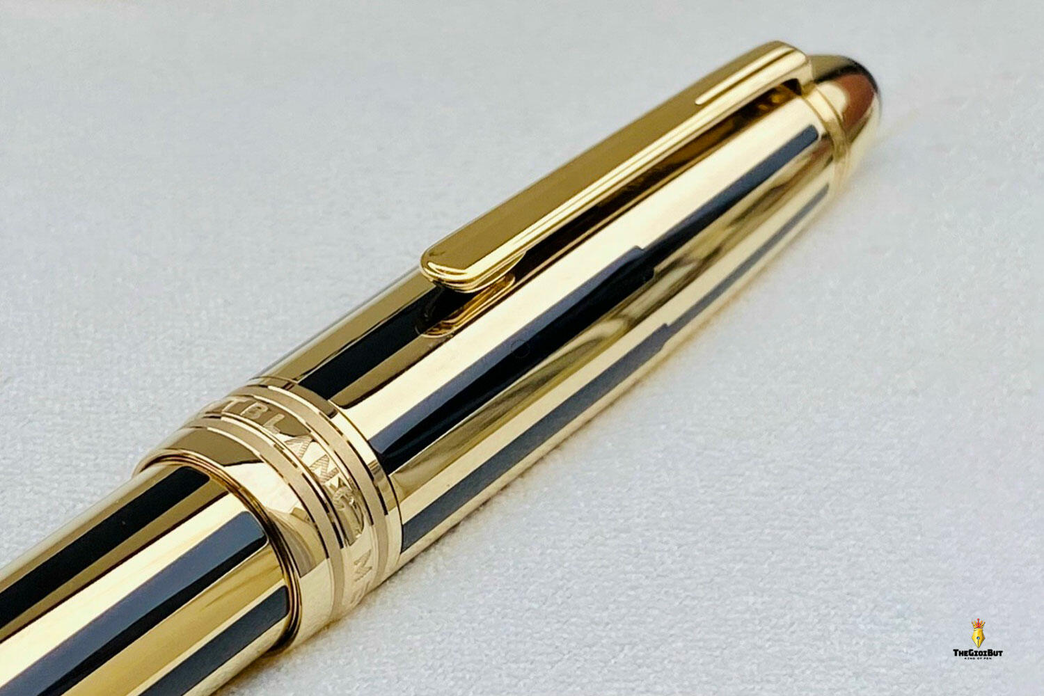 Bút máy Montblanc Meisterstuck Solitaire Gold and Black Fountain Pen 35975