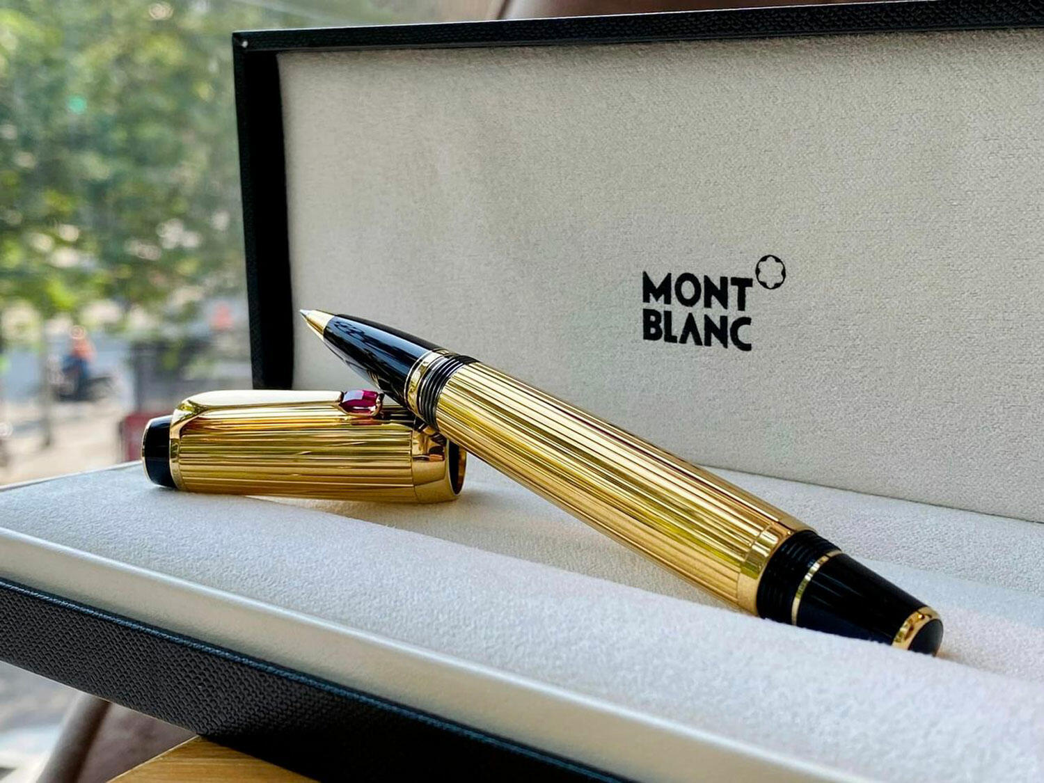 Montblanc Boheme Gold Plated Rouge Rollerball Pen 5815 13