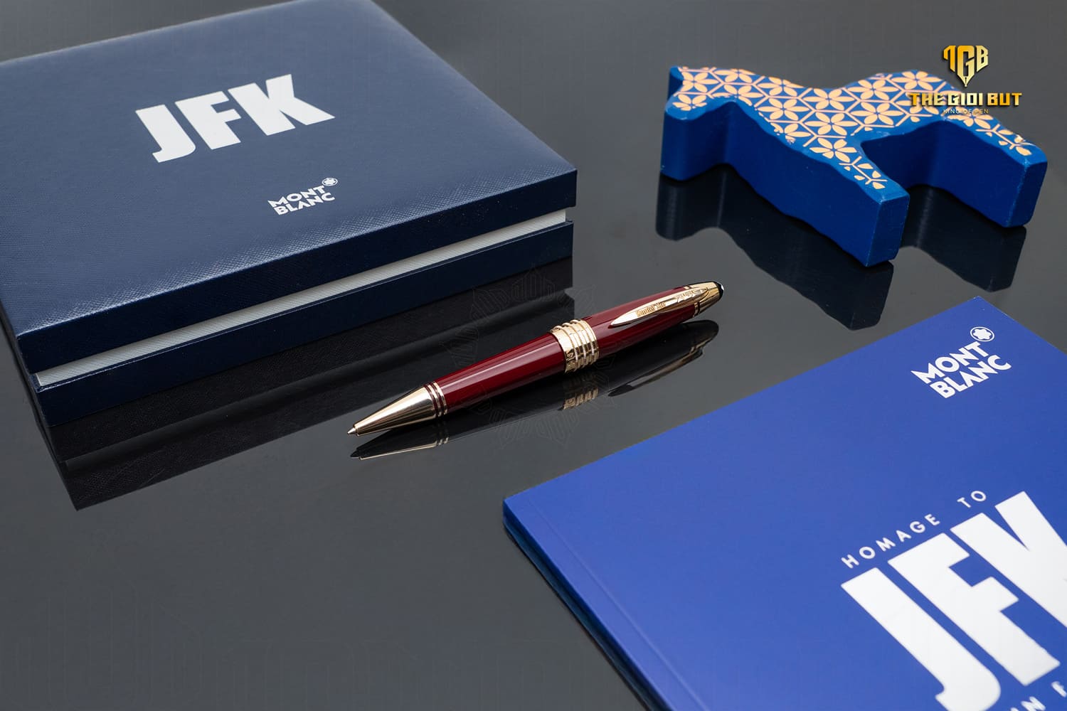 Montblanc Great Character John F Kennedy Burgundy Special Edition Ballpoint Pen Mb118083 803