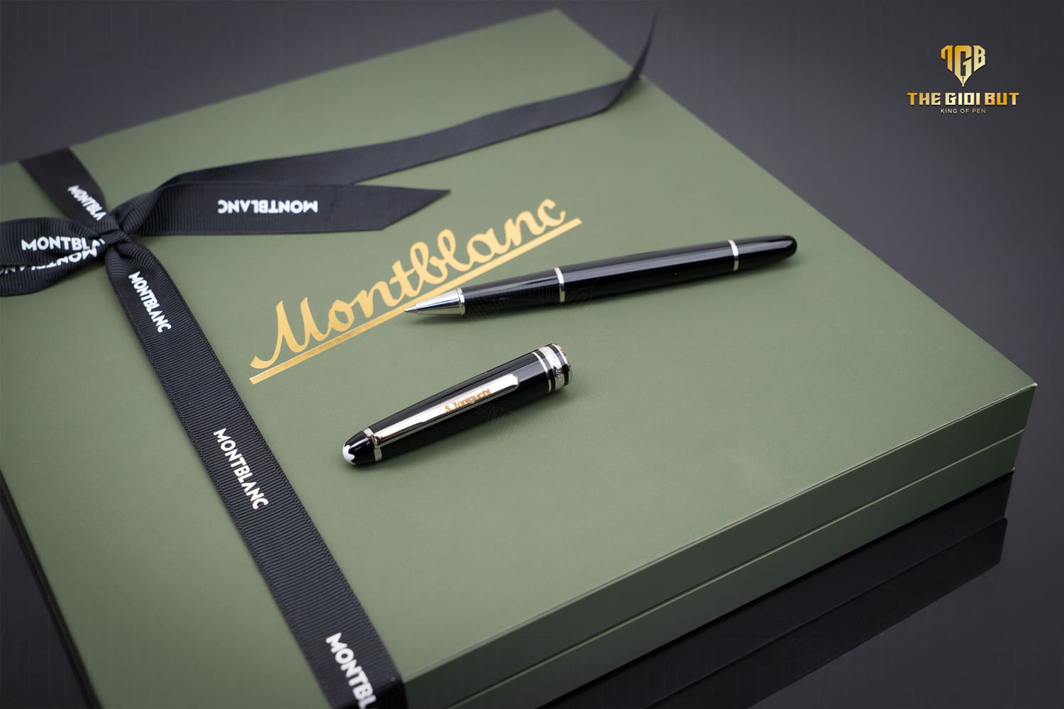 Montblanc Meisterstuck Classic Platinum Coated Rollerball Pen 2865 806