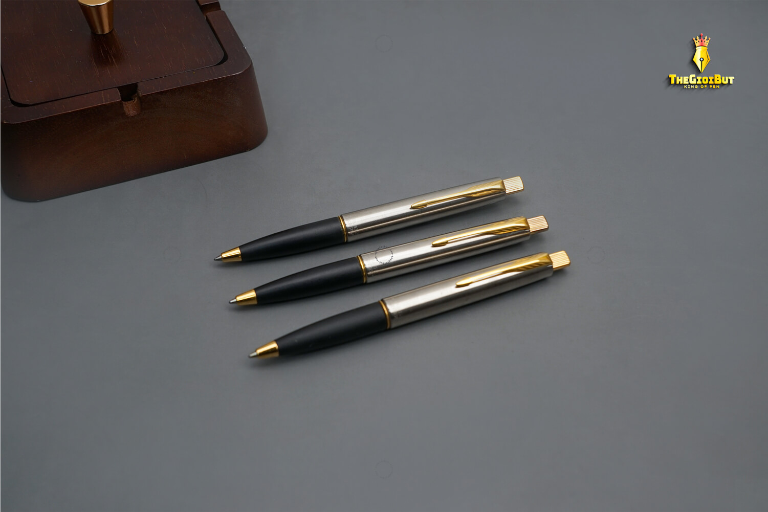 Bút bi Parker giá rẻ Frontier Stainless Steel GT Ballpoint Pen