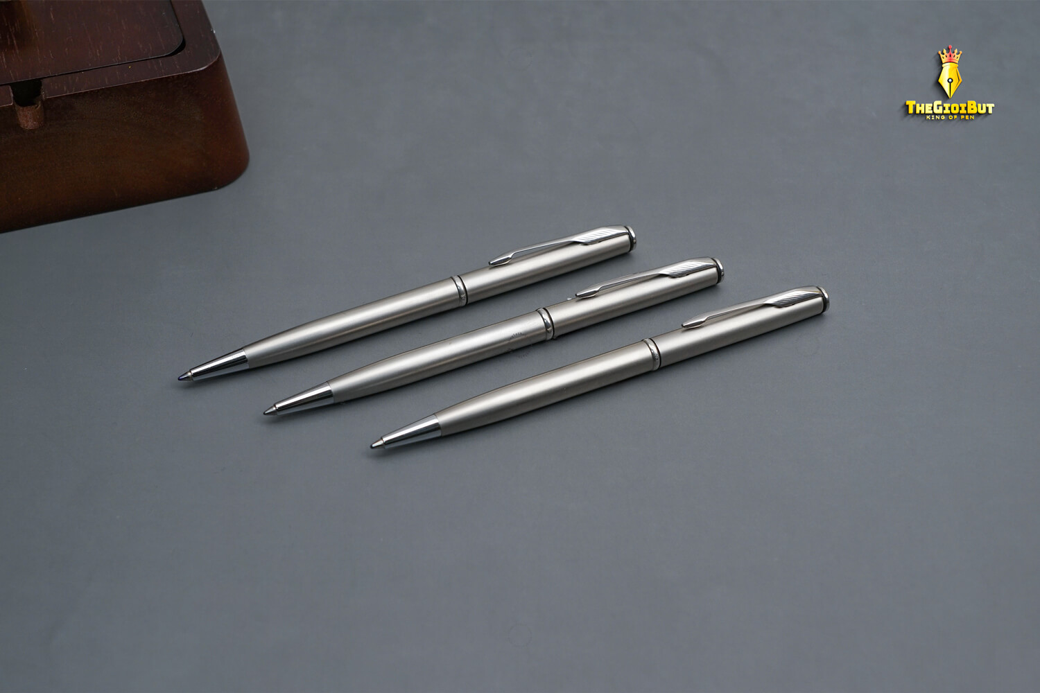 Parker Insignia Stainless Steel Chrome Trim Ballpoint Pen 801