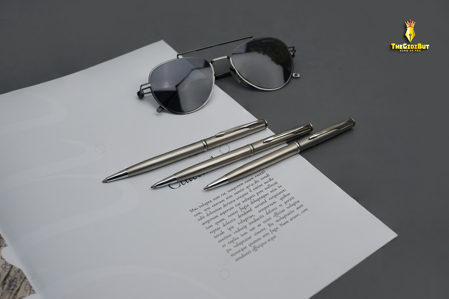 Parker Insignia Stainless Steel Chrome Trim Ballpoint Pen 802