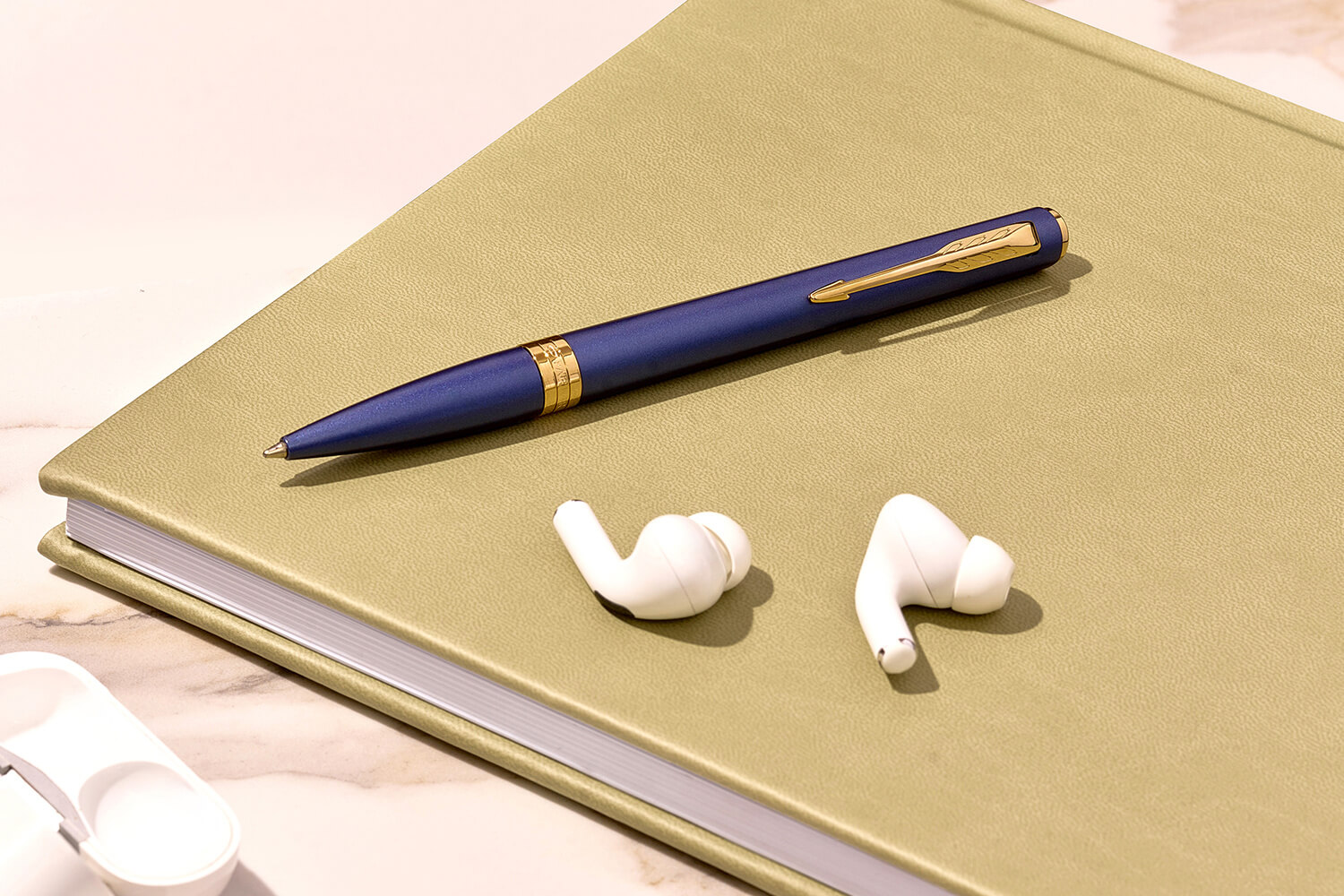 Bút Bi Parker Meridian Blue Lacquer GT Ballpoint Pen 2231411